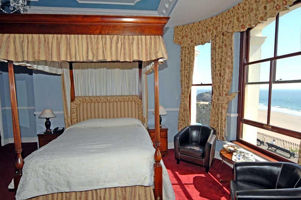 No: 1 The Esplanade Guest Accommodation. Tenby Bagian luar foto