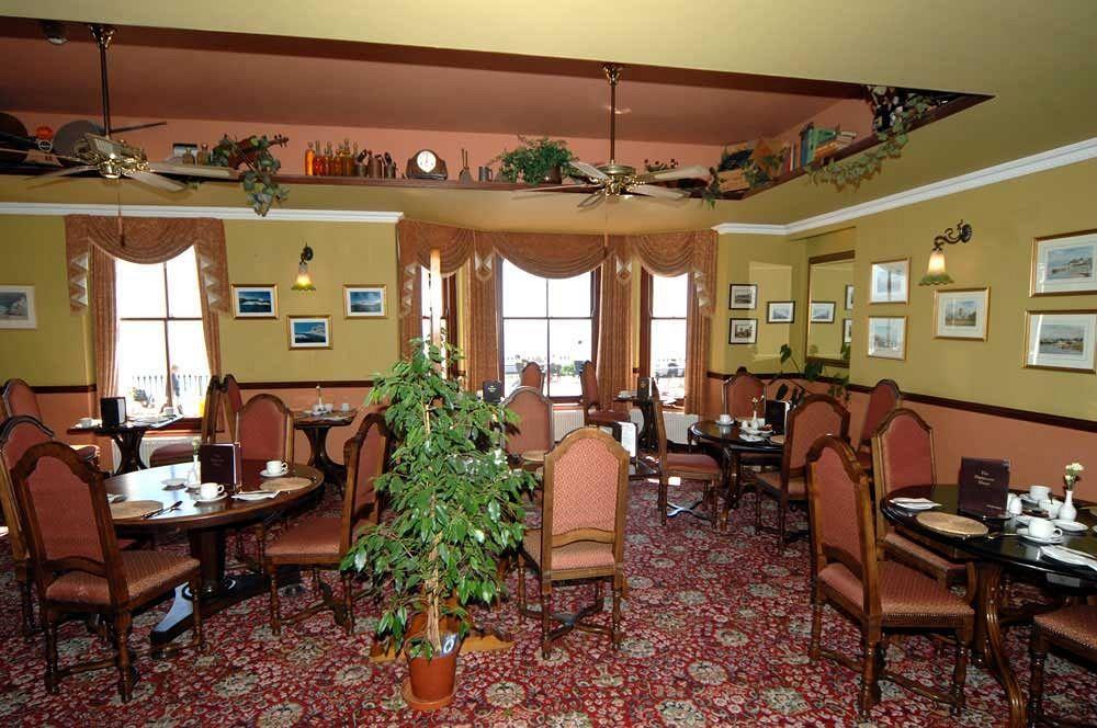 No: 1 The Esplanade Guest Accommodation. Tenby Bagian luar foto