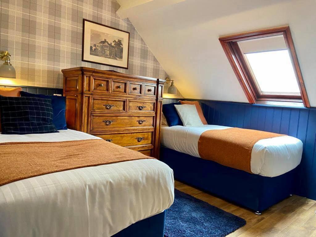 No: 1 The Esplanade Guest Accommodation. Tenby Bagian luar foto