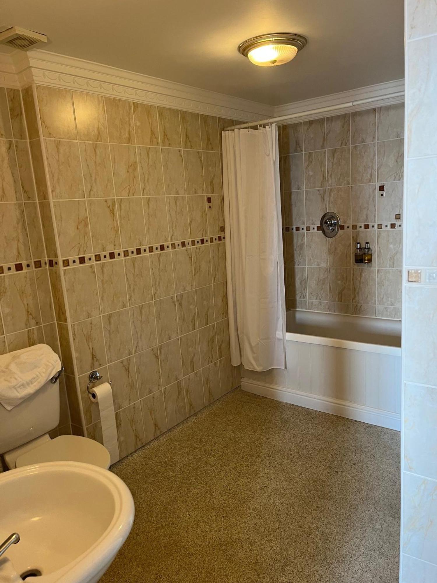 No: 1 The Esplanade Guest Accommodation. Tenby Ruang foto