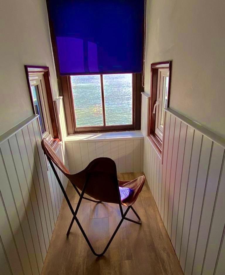 No: 1 The Esplanade Guest Accommodation. Tenby Bagian luar foto