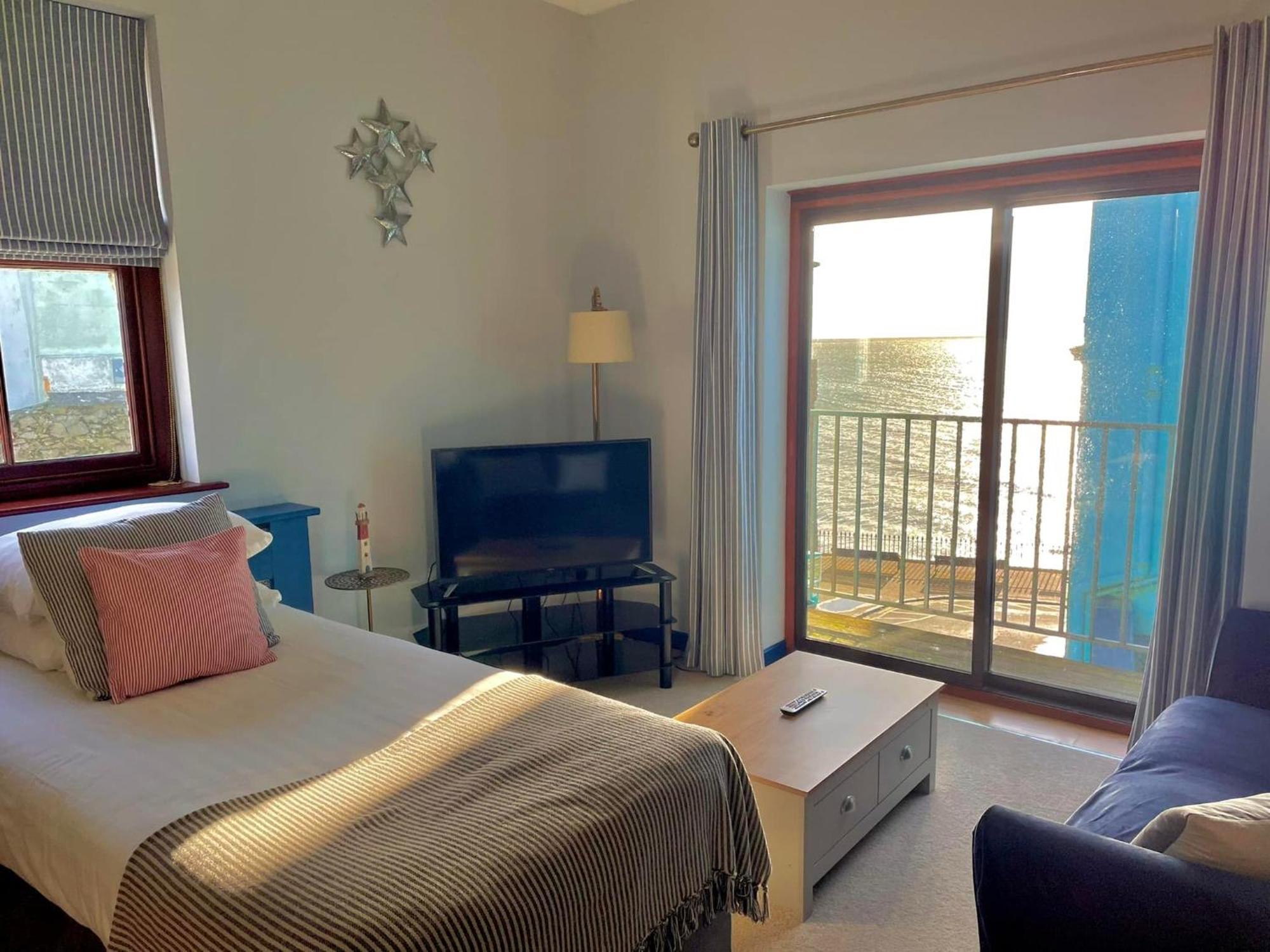 No: 1 The Esplanade Guest Accommodation. Tenby Bagian luar foto