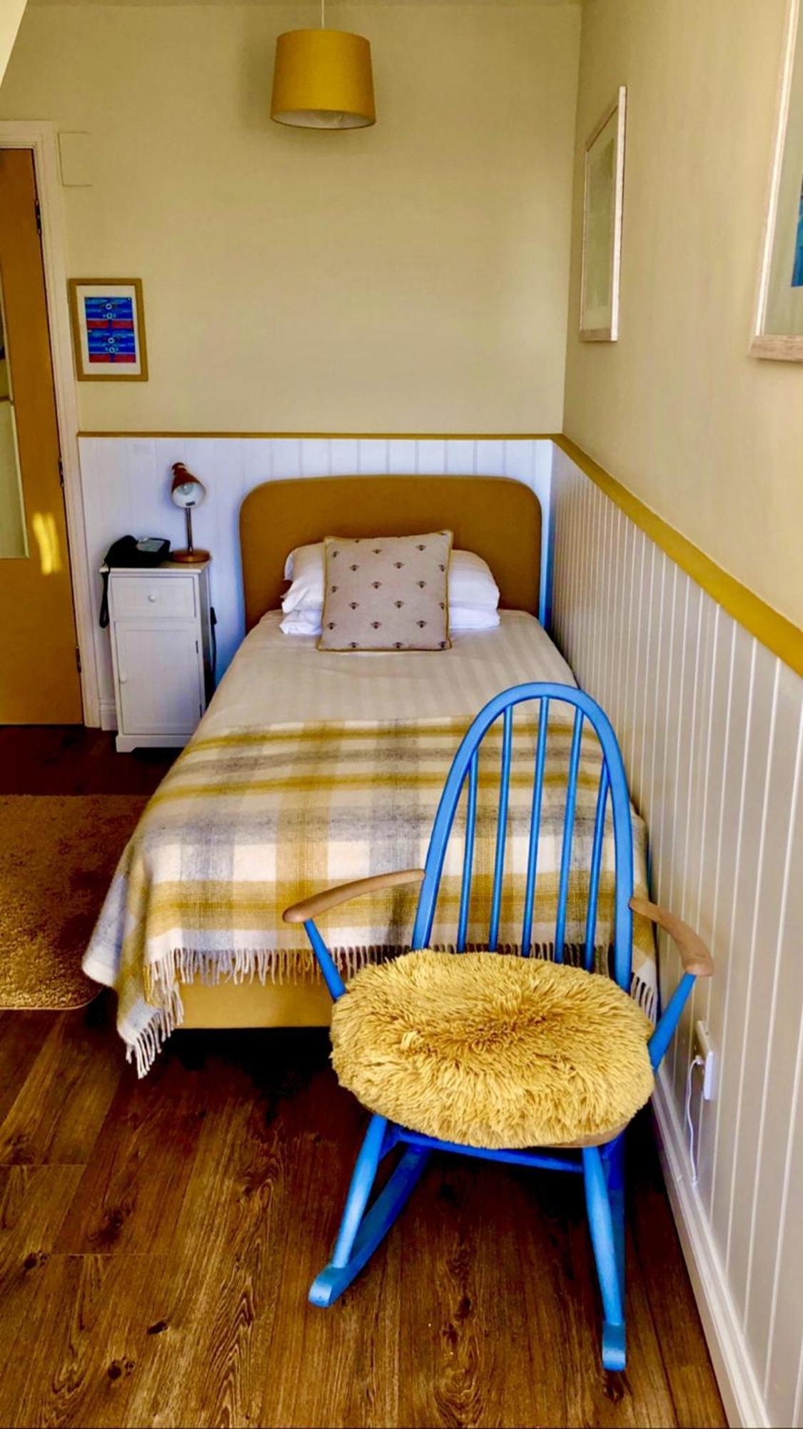 No: 1 The Esplanade Guest Accommodation. Tenby Bagian luar foto