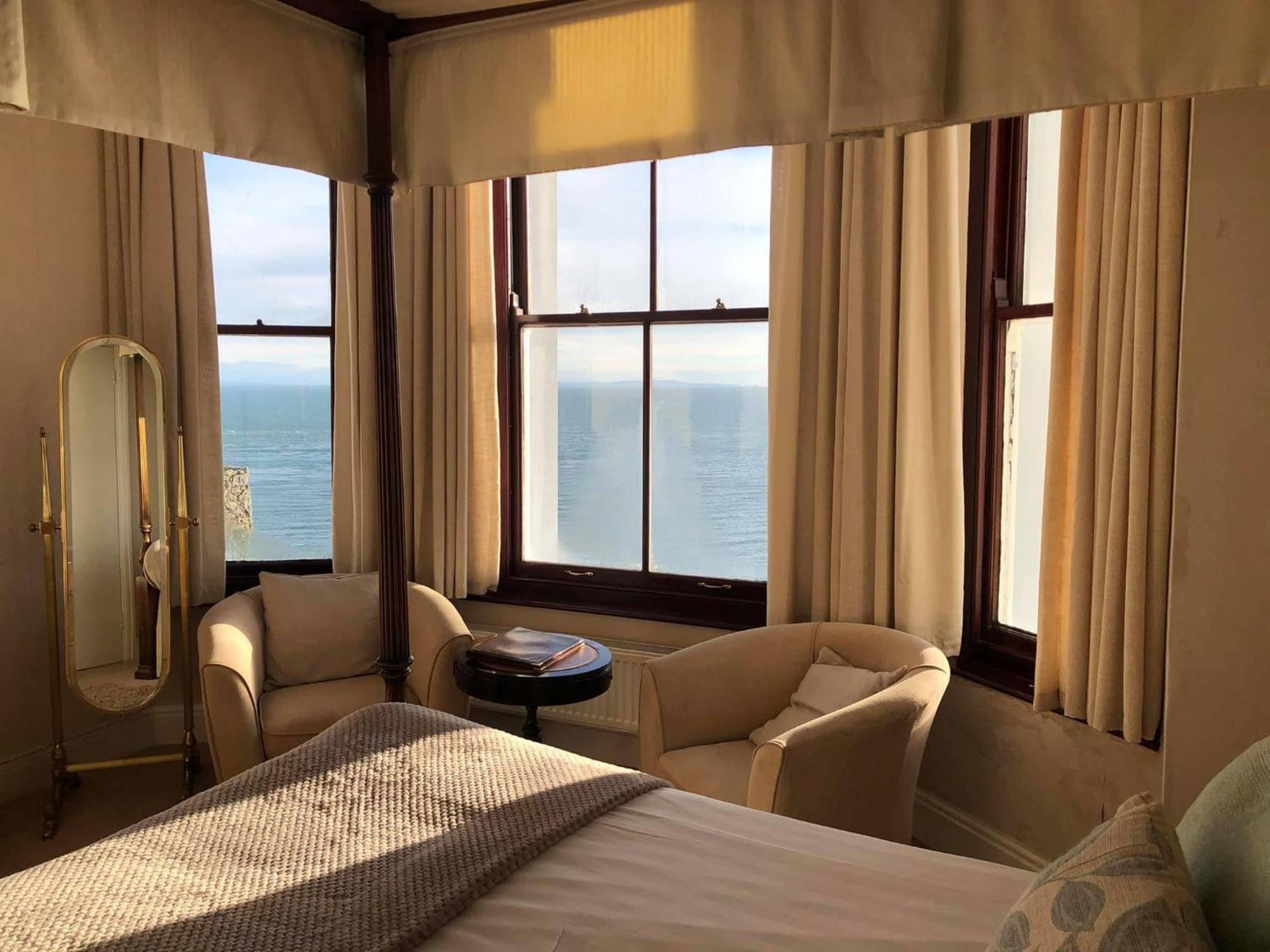 No: 1 The Esplanade Guest Accommodation. Tenby Ruang foto