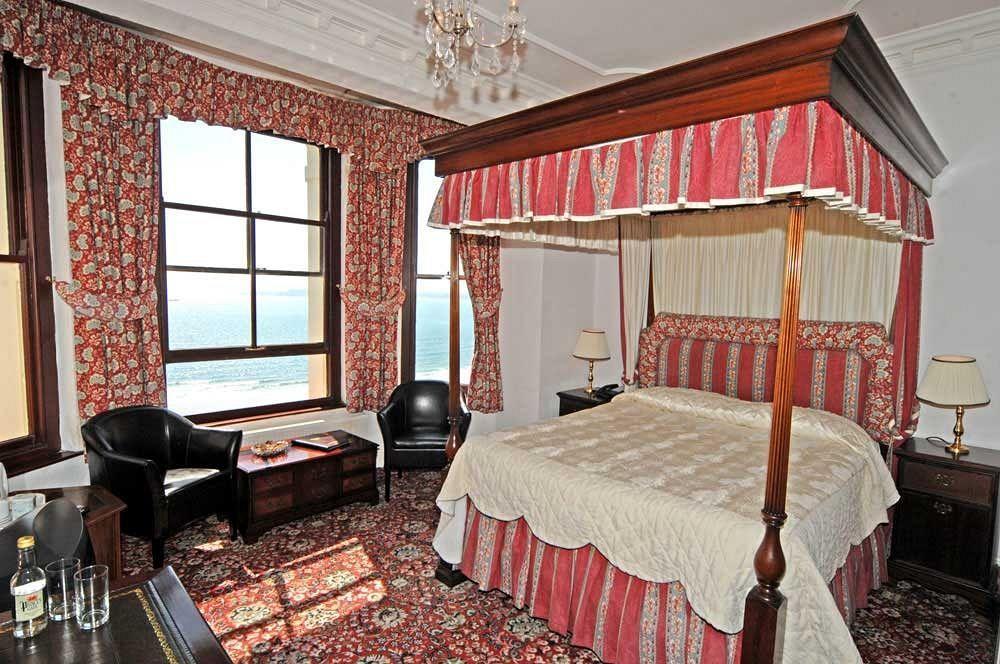 No: 1 The Esplanade Guest Accommodation. Tenby Bagian luar foto
