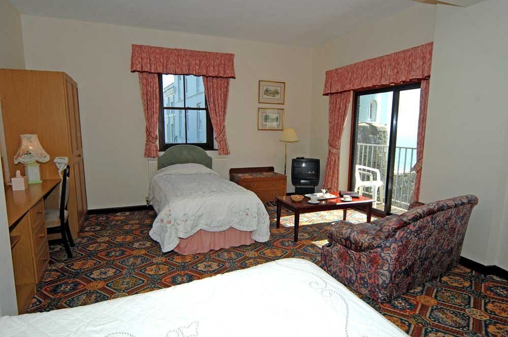 No: 1 The Esplanade Guest Accommodation. Tenby Bagian luar foto